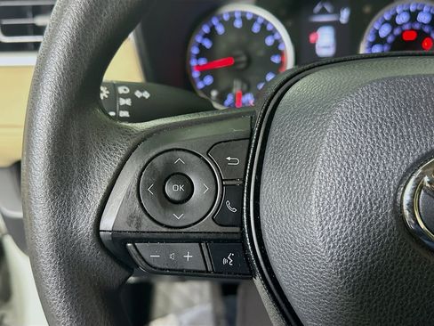 Used 2020 Toyota RAV4 LE FWD image 16