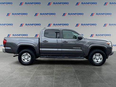 Used 2022 Toyota Tacoma SR5 RWD image 6