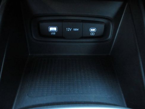 Used 2025 Hyundai Venue SEL FWD image 29