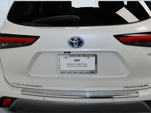 Used 2021 Toyota Highlander Platinum AWD/4WD image 16