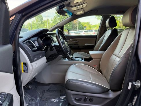 Used 2016 Kia Sedona EX FWD image 9