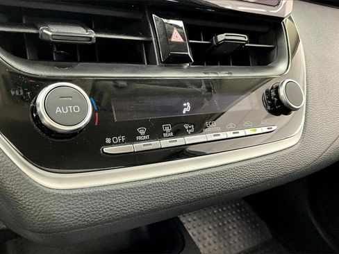 Used 2025 Toyota Corolla LE image 31