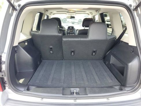 Used 2016 Jeep Patriot High Altitude AWD/4WD image 29