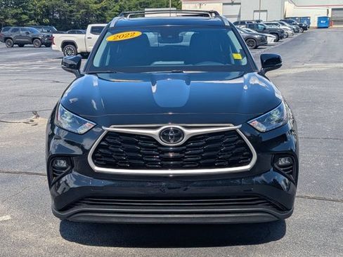 Used 2022 Toyota Highlander XLE FWD image 2