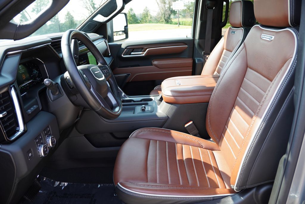 Certified 2025 GMC Sierra 3500 Denali Ultimate AWD/4WD image 17
