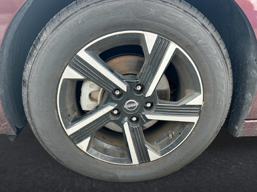Used 2025 Nissan Sentra SV FWD image 10