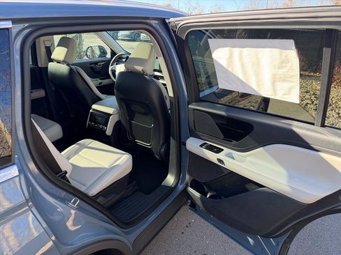 New 2026 Lincoln Aviator AWD image 14