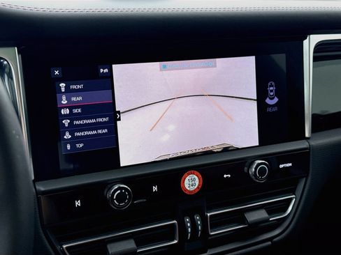 Certified 2024 Porsche Macan AWD/4WD image 20
