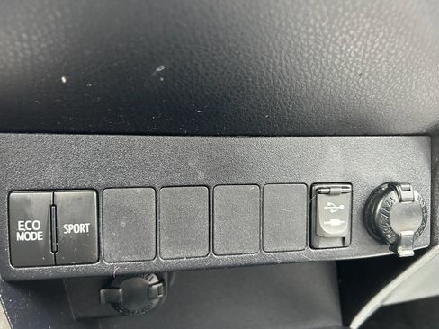 Used 2014 Toyota RAV4 XLE image 21