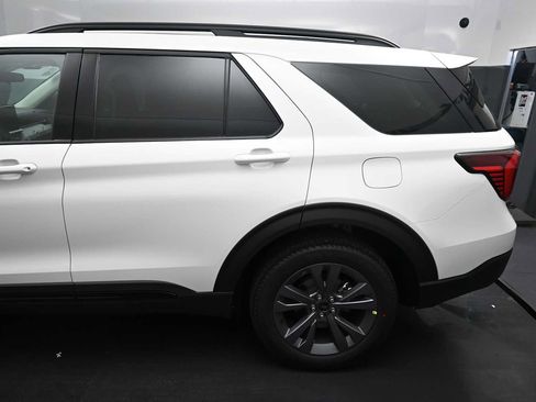New 2026 Ford Explorer Active w/ Active Comfort Package AWD/4WD image 16