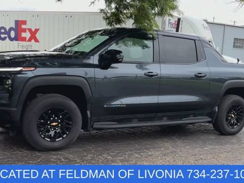 Certified 2025 Chevrolet Silverado EV LT AWD/4WD image 4