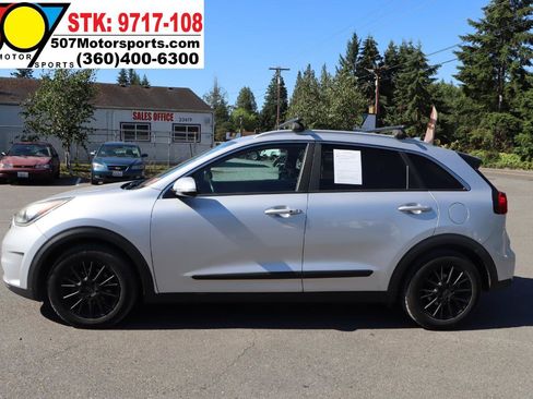 Used 2017 Kia Niro EX FWD image 3