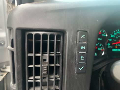 Used 2013 Chevrolet Express 1500 image 9