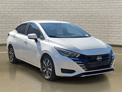 Used 2025 Nissan Versa SV w/ Trunk Package image 3