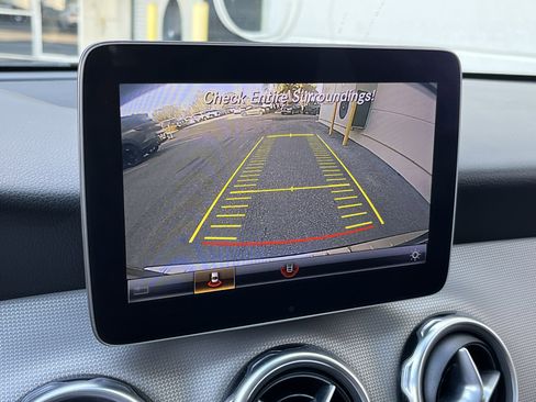 Used 2019 Mercedes-Benz GLA 250 4MATIC image 4