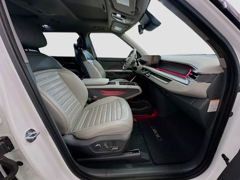 Used 2024 Kia EV9 Land image 35