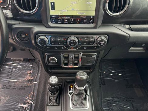 Used 2020 Jeep Wrangler Unlimited Sahara AWD/4WD image 31