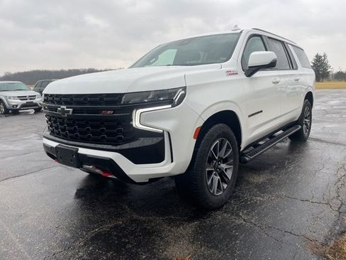 Used 2023 Chevrolet Suburban Z71 image 3