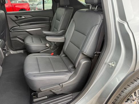 Used 2025 Chevrolet Traverse LT FWD image 32