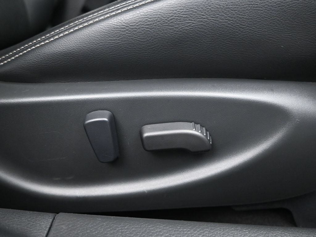 Used 2023 Nissan Maxima SV w/ Floor Mat Group FWD image 12