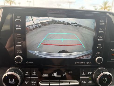 Used 2021 Toyota Highlander LE FWD image 21