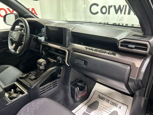 Used 2025 Toyota Tacoma SR5 image 21