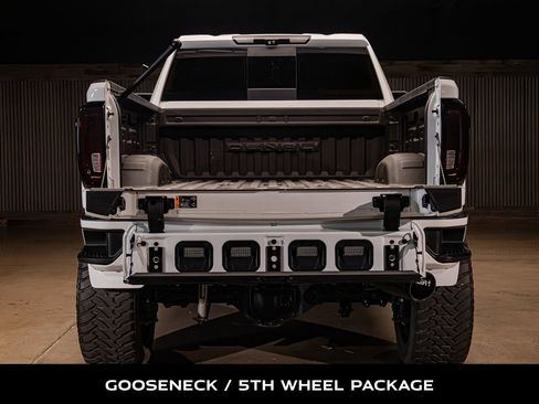 Used 2020 GMC Sierra 3500 Denali w/ Denali Ultimate Package AWD/4WD image 8