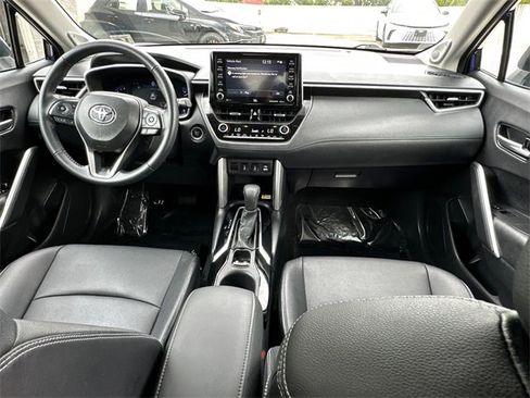 Certified 2022 Toyota Corolla Cross XLE image 17