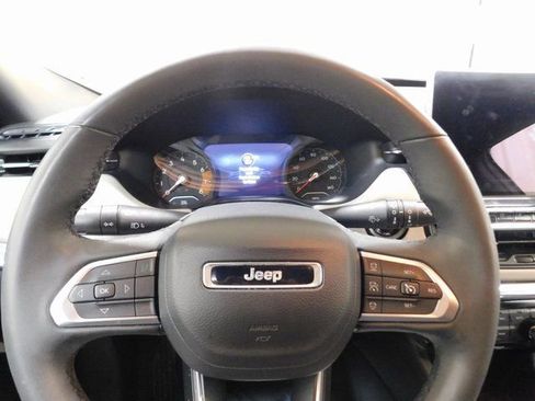 Used 2024 Jeep Compass Limited image 6