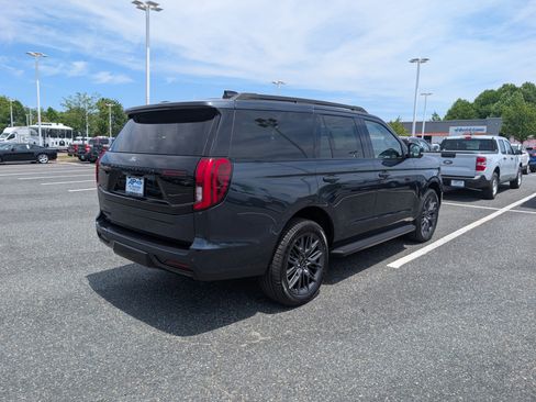 New 2026 Ford Expedition Platinum w/ Stealth Appearance Package AWD/4WD image 2