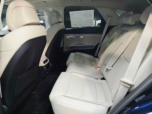 Used 2022 Genesis GV70 2.5T w/ Advanced Package AWD/4WD image 26