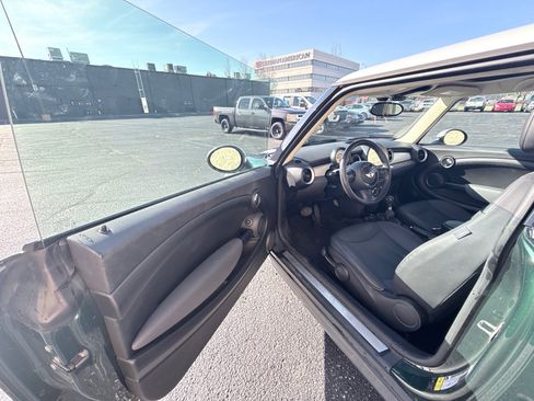 Used 2011 MINI Cooper Hardtop image 9