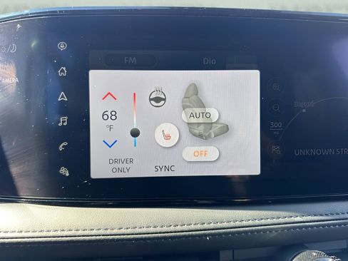 Used 2023 Nissan Ariya AWD image 22