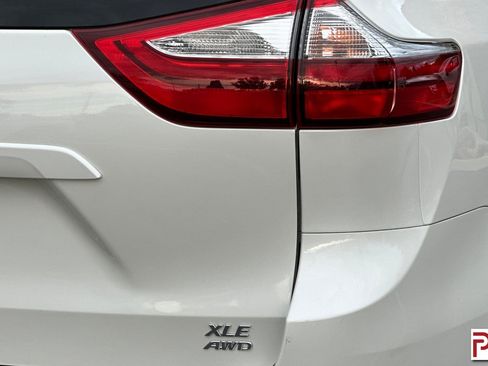 Used 2018 Toyota Sienna XLE Premium image 40