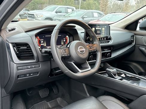 Used 2023 Nissan Rogue Platinum w/ Platinum Premium Package image 10