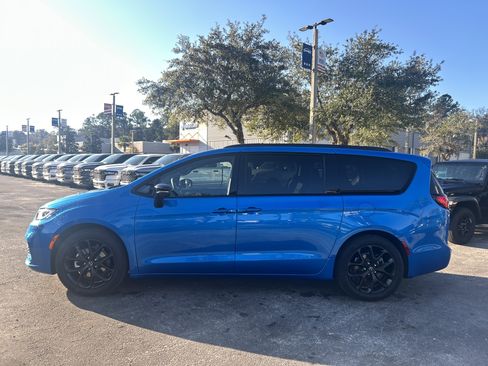 New 2026 Chrysler Pacifica Limited w/ S Appearance Package image 5