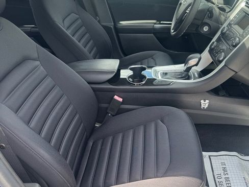 Used 2014 Ford Fusion SE FWD image 8
