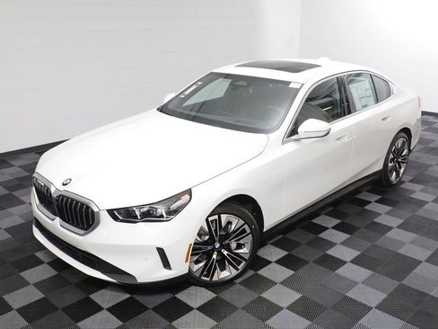 New 2026 BMW 530i xDrive w/ Premium Package AWD/4WD image 2