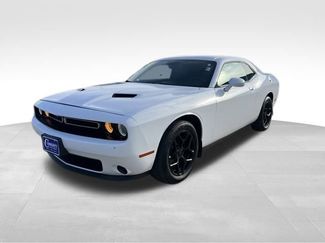 Used 2015 Dodge Challenger SXT video 4