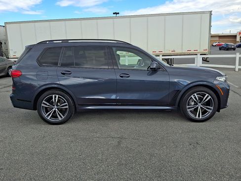 Used 2020 BMW X7 xDrive40i w/ M Sport Package AWD/4WD image 7