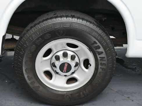 Used 2018 GMC Savana 2500 w/ Enhanced Convenience Package RWD image 27