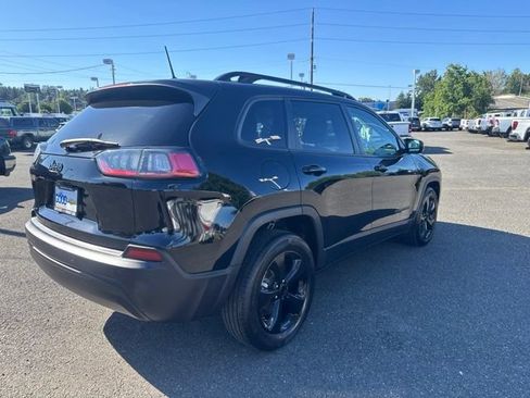 Used 2019 Jeep Cherokee Latitude Plus FWD image 5