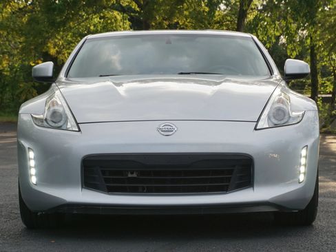 Used 2014 Nissan 370Z Touring RWD image 2