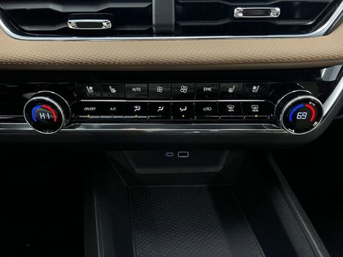 Used 2026 Chevrolet Equinox ACTIV w/ Convenience Package III image 16