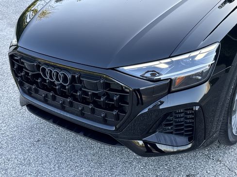 Used 2025 Audi Q8 Premium AWD/4WD image 8