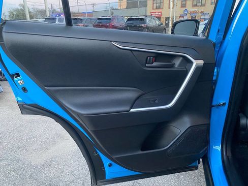 Used 2020 Toyota RAV4 LE FWD image 21