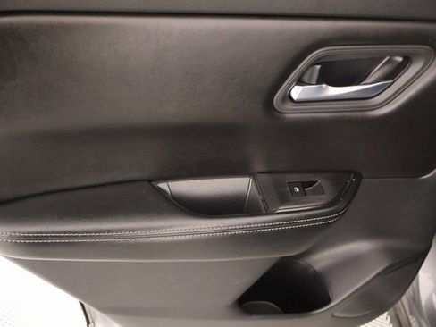 Used 2024 Nissan Rogue SV image 15