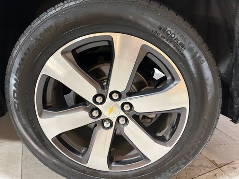 Used 2020 Chevrolet Traverse LT w/ LT Premium Package FWD image 12