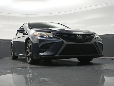 Used 2018 Toyota Camry SE w/ Moonroof Package FWD image 29