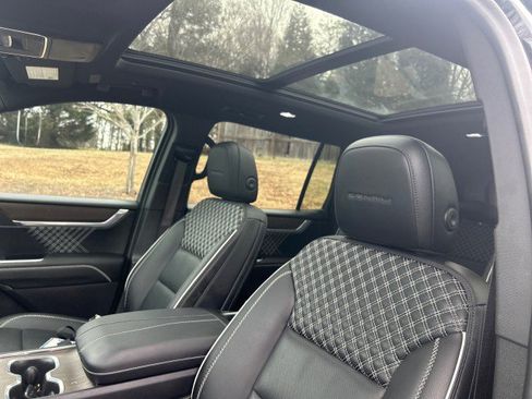 Used 2024 GMC Acadia Denali w/ Super Cruise Package image 29